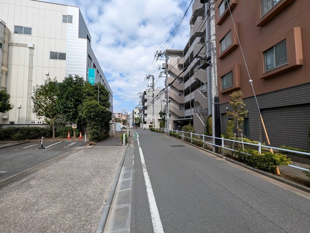 モアクレスト西台　東側 前面道路